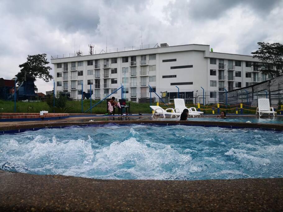 Apartamento Cerca Parque Del Cafe Con Piscina Montenegro Eksteriør bilde