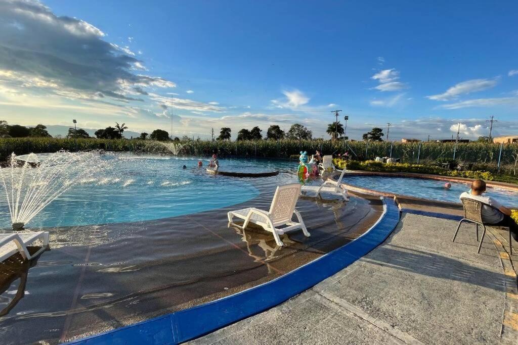Apartamento Cerca Parque Del Cafe Con Piscina Montenegro Eksteriør bilde